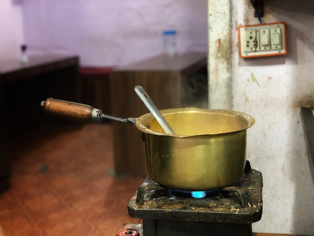 Induction Cooktops vs. Gas Stoves: Choosing the Right Appliance for Your Indian Kitchen in 2025